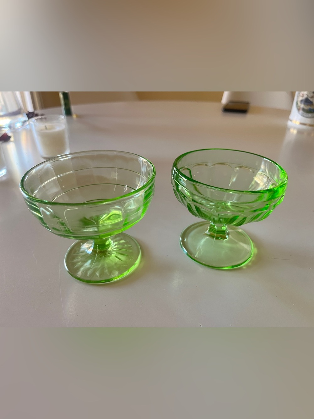Two uranium glasses - Picture 2 of 4